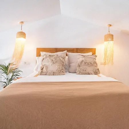 Luxury - Heated Pool & Beachfront Access *