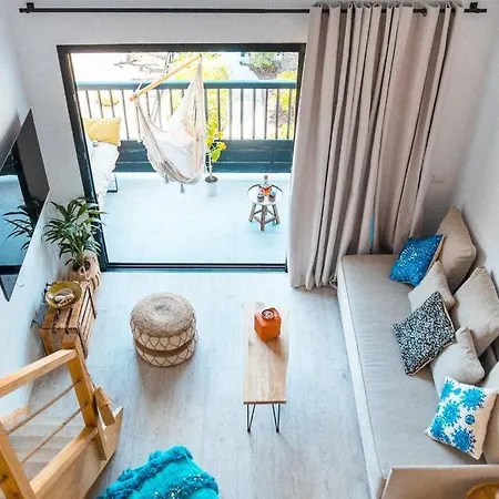 Luxury - Heated Pool & Beachfront Access *