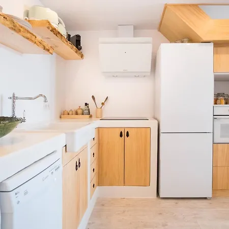 Apartman Luxury - Heated Pool & Beachfront Access